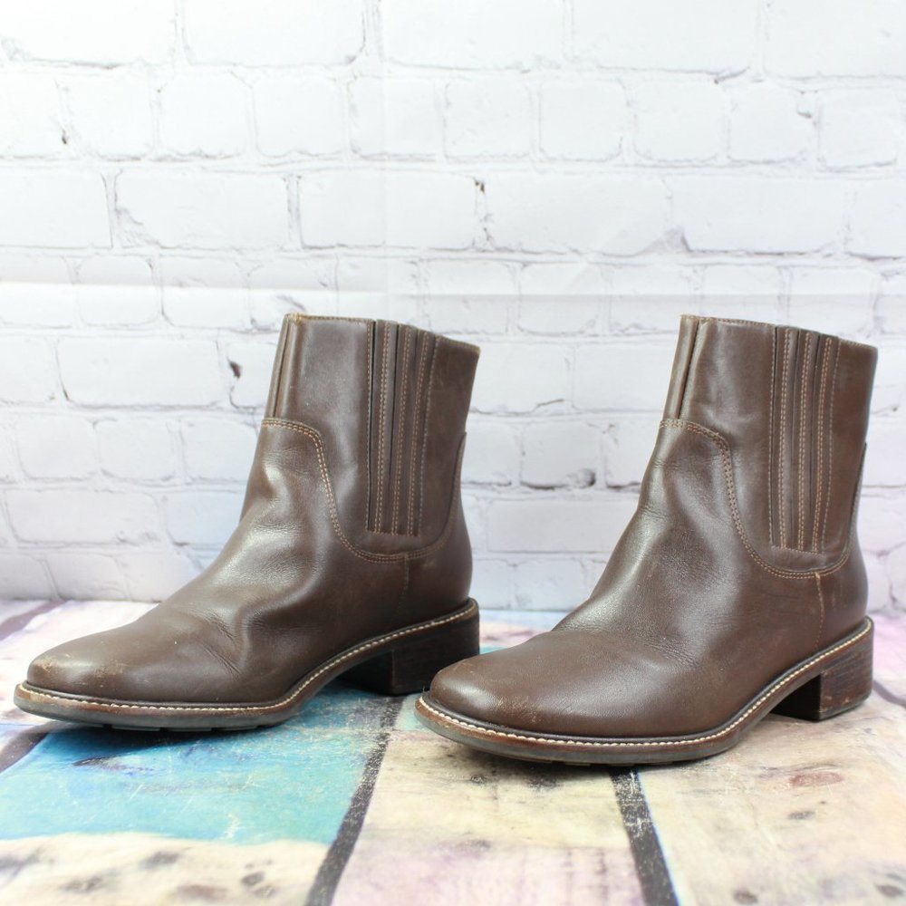 LL Bean Women's Brown Leather Ankle Chelsea Pull on Ankle Boots Brazil Made 7 M - Picture 2 of 9